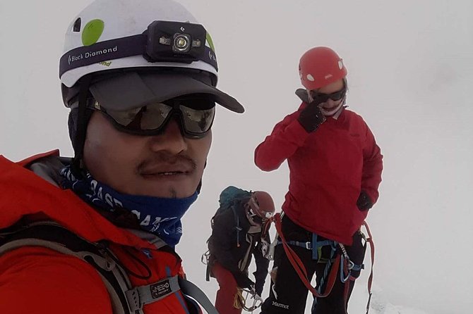 16 Days Island Peak Climbing With Everest Base Camp Private Trip - What the included gear means for you on cold mornings