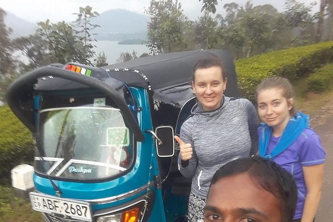 Adam's peak (Sri pada) Waterfalls tour - The tea plantation walk toward Mohini Falls: where the day starts to click