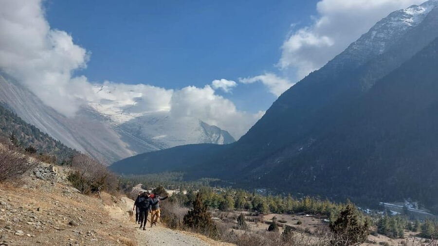 Annapurna Circuit Trek With Tilicho Lake :Best Trek in Nepal - Guides, small groups, and tea houses: what the included support really means