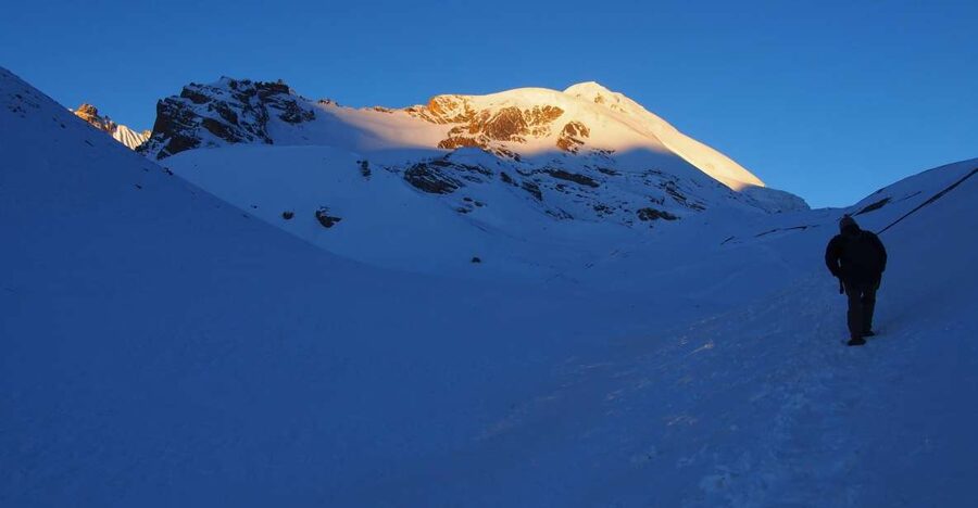 Annapurna Circuit Trekking 13 Days - First taste of the mountains: Kathmandu to Jagat and Dharapani