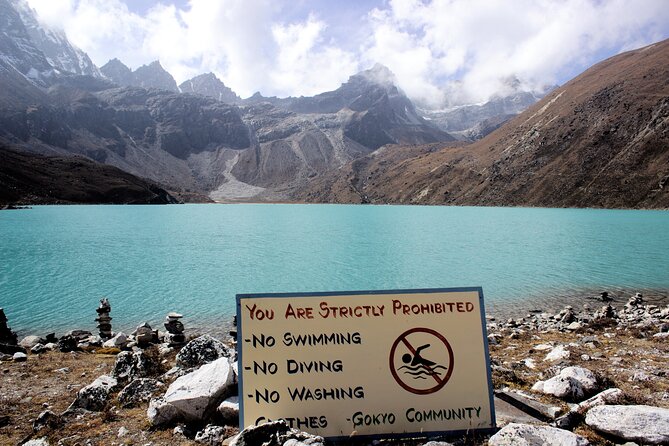 Everest Gokyo Valley Trek - 12 days - Day 2: Suspension bridges and the climb into Namche Bazaar