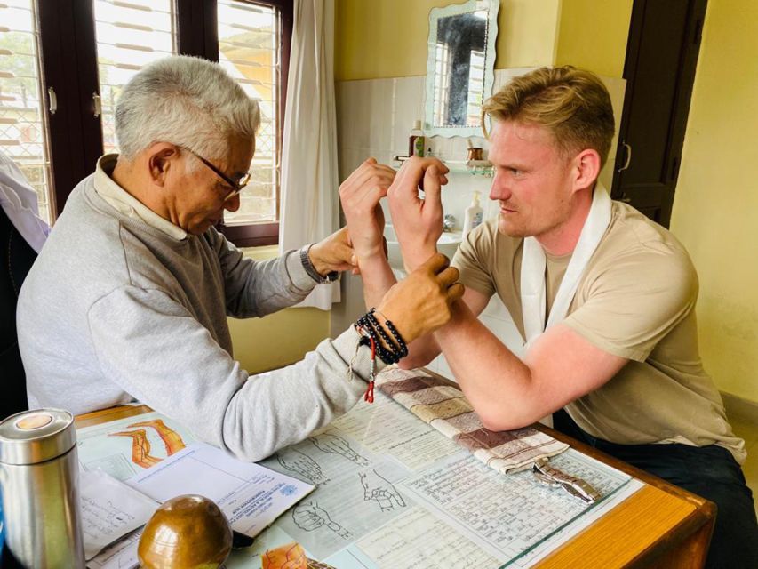 Half day Tibetan cultural tour - Tibetan lunch: momos and thenthuk with real options