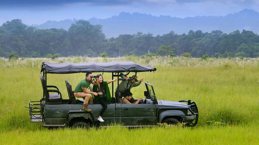 Kathmandu: 4-Day Private Chitwan National Park Safari Tour - Day 1: Kathmandu to Chitwan by tourist bus, then Tharu show and dinner