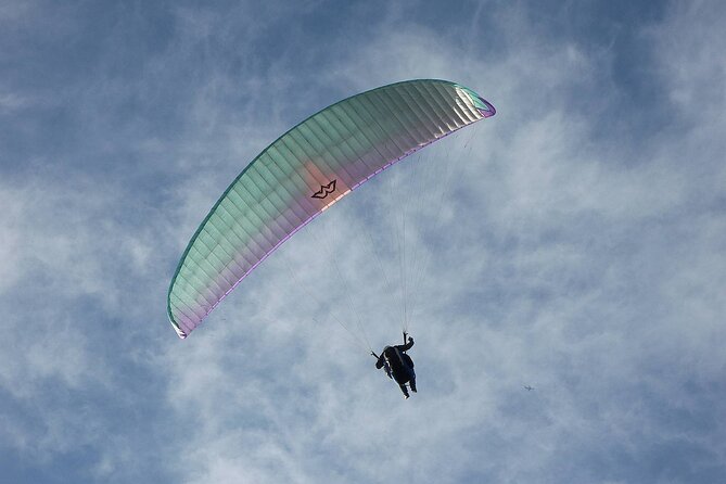Kathmandu Paragliding - Entering Kathmandu’s airspace from Thamel to the cliff