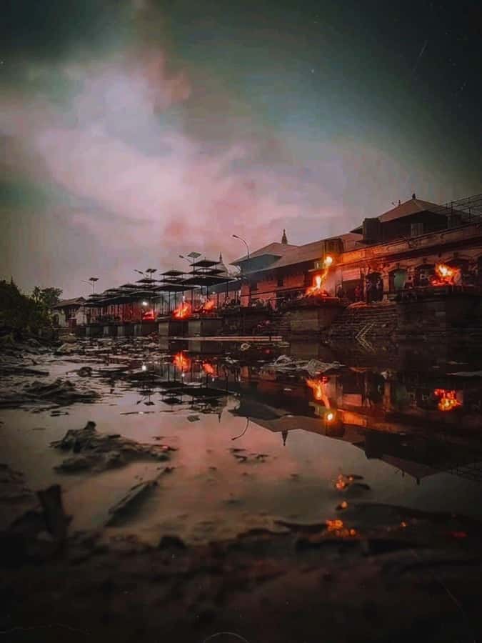 Kathmandu: Pashupatinath Aarati & Cremation Evening Tour - Pashupatinath at night, and why the Bagmati River scene hits different