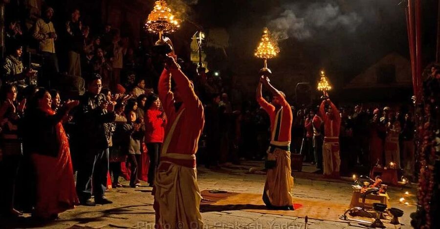 Kathmandu: Pashupatinath Temple Aarti Night Tour - Why Pashupatinath at Night Feels Different Than Daytime