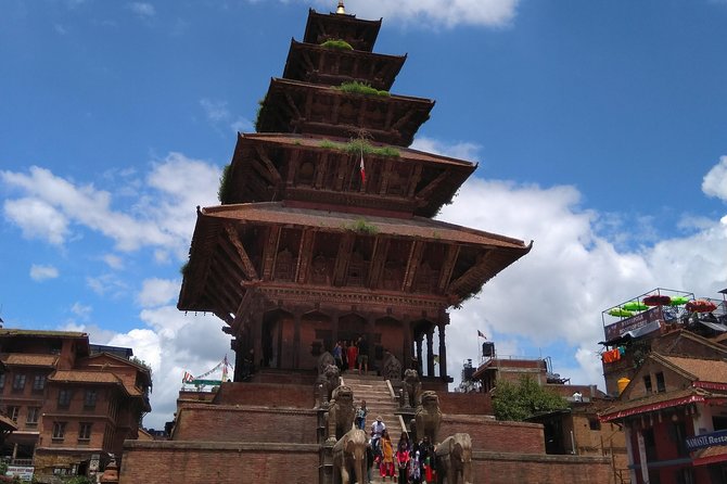Kathmandu World Heritage Sites Tour Sightseeing - Pashupatinath Temple: Shiva, monkeys, and the Bagmati River atmosphere