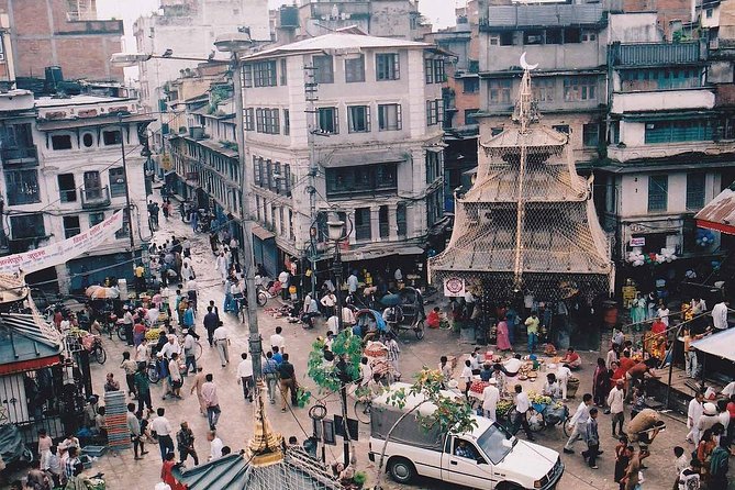 Local Bazaar Walking Tour in Kathmandu with Professional Guide - Kathmandu Durbar Square and Hanuman Dhoka: The Landmark Moment in the Middle of Market Life