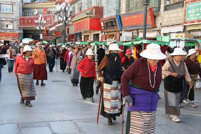 Nepal, Tibet & Bhutan tour start & end in Kathmandu, visit Lhasa, Paro & Thimpu - The flight over Everest, why it’s the heart of the routing