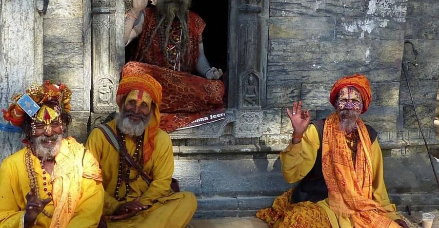 Pashupatinath: Evening tour of temple and Aarati ceremony - Entering the pagoda-style complex and spotting the sacred lingam